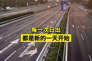 ?绷不住了？杰克逊“抽象”合集：手抛球违例+被对手绊倒……